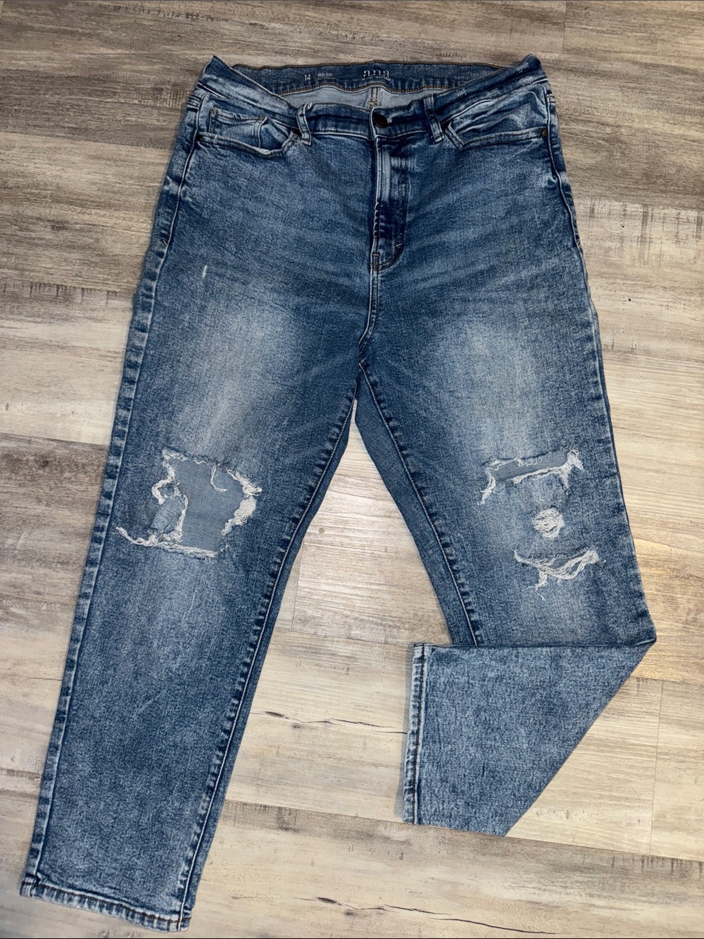 a.n.a Women's Straight Leg Distressed Blue Jeans